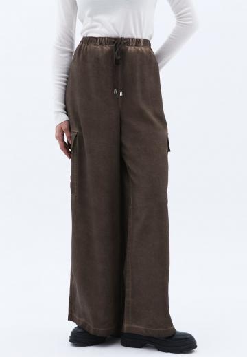 Брюки с накладными карманами