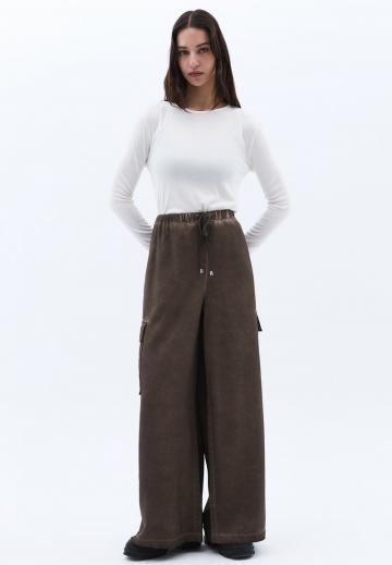 Брюки с накладными карманами