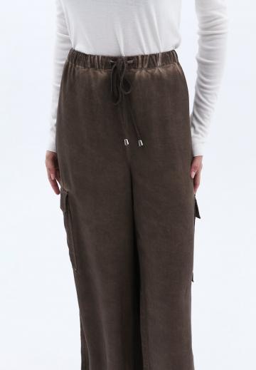 Брюки с накладными карманами