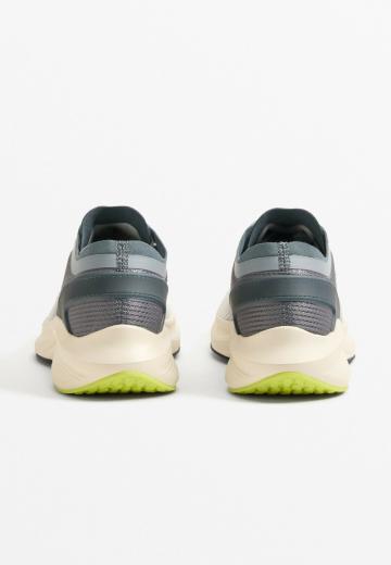 Беговые кроссовки