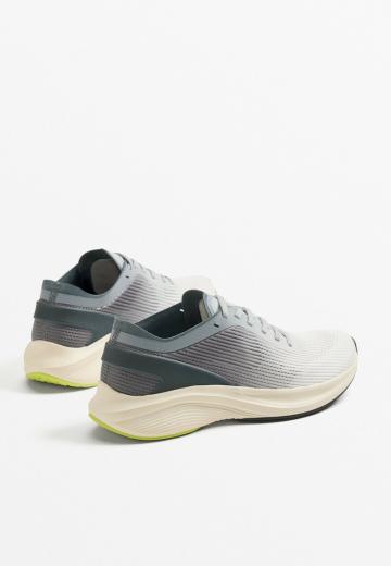 Беговые кроссовки