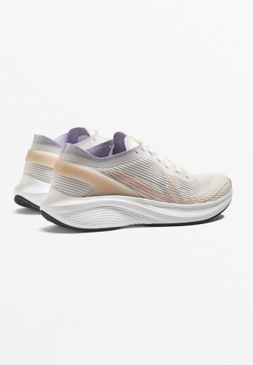 Беговые кроссовки