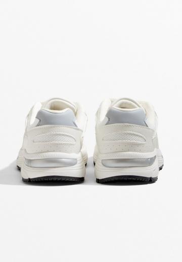 Тренировочные кроссовки