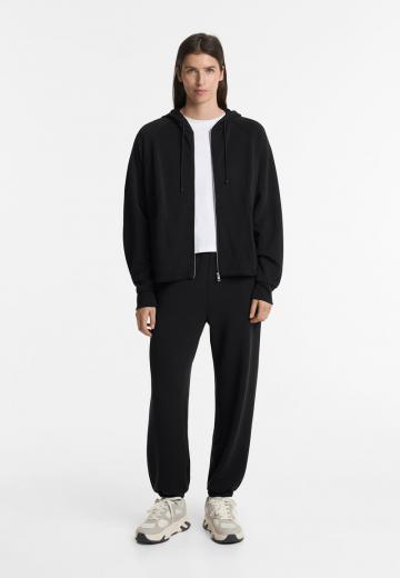 Спортивная толстовка