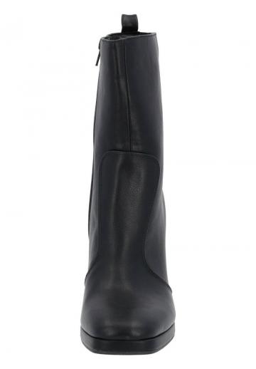 Полусапожки на высоком каблуке