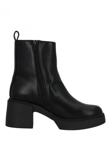 Полусапожки на высоком каблуке