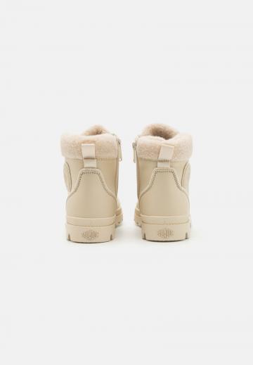 Ботинки на шнуровке