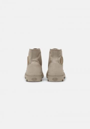 Ботинки на шнуровке