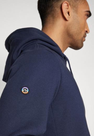 Спортивная кофта