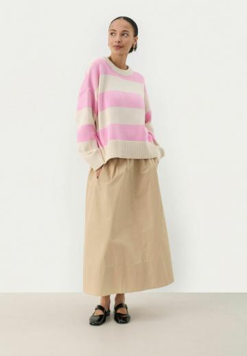 Пуловер в полоску