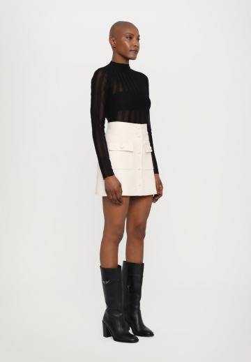 Юбка с накладными карманами