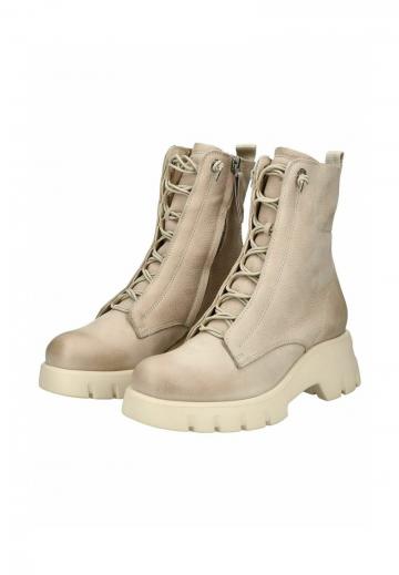 Ботинки на шнуровке