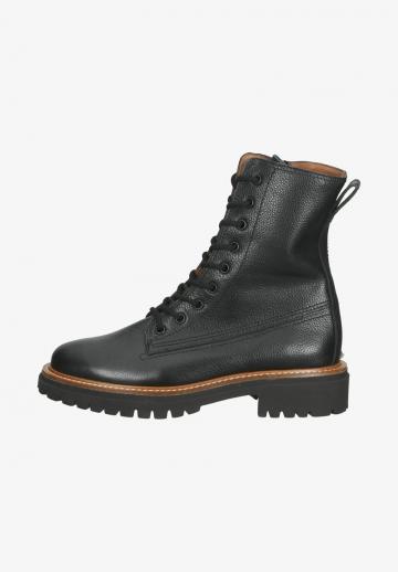 Ботинки на шнуровке