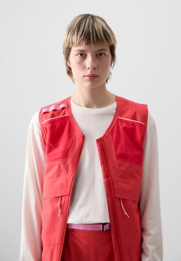 Длинный жилет