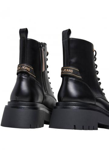 Ботинки на шнуровке