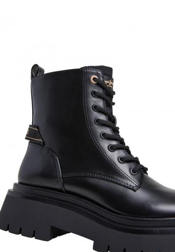 Ботинки на шнуровке