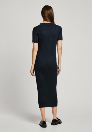 Вязаное платье