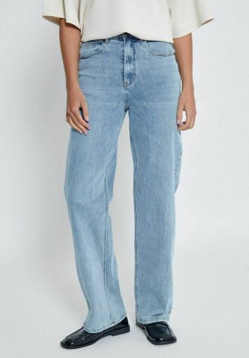 Прямые джинсы