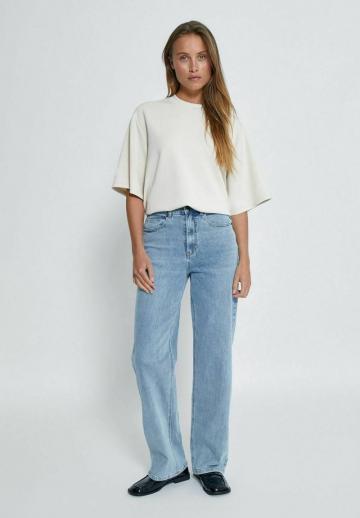Прямые джинсы