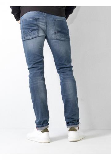 Узкие джинсы