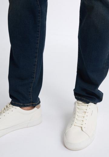 Узкие джинсы