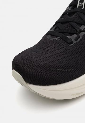 Беговые кроссовки