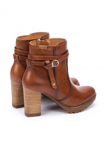 Полусапожки на высоком каблуке