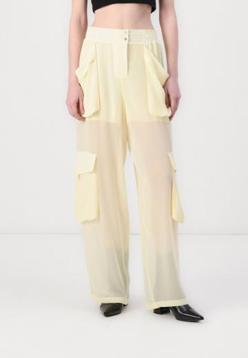 Брюки с накладными карманами