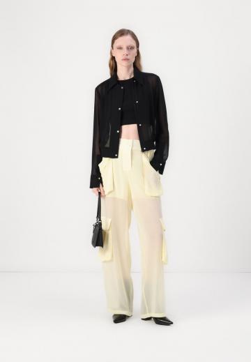 Брюки с накладными карманами