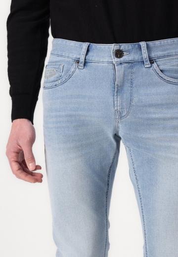 Узкие джинсы
