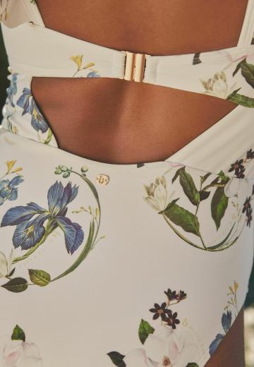 Слитный купальник