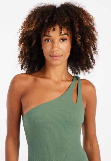 Слитный купальник