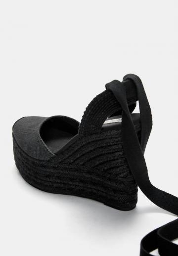 Туфли на танкетке