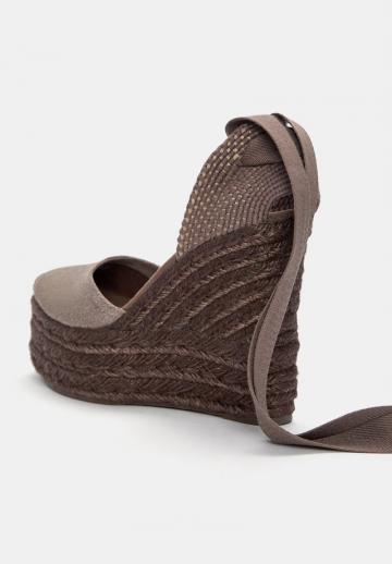 Босоножки на танкетке