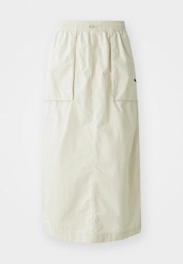 Юбка с накладными карманами