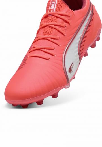 Футбольные бутсы