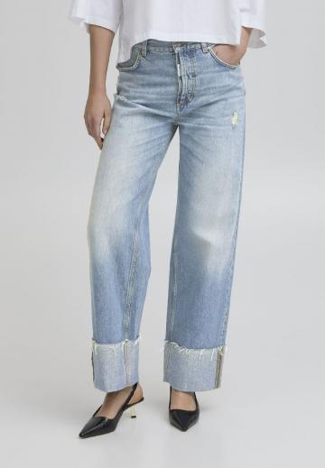 Прямые джинсы