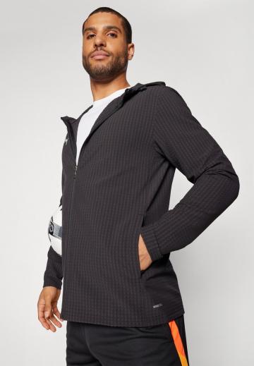 Спортивная куртка