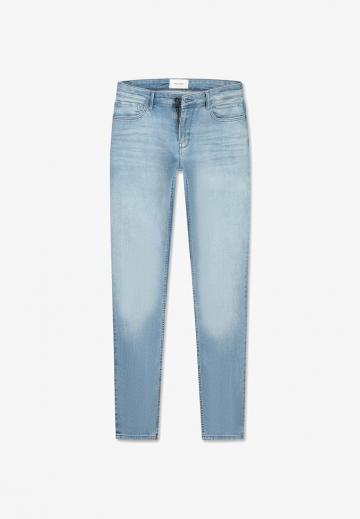 Узкие джинсы