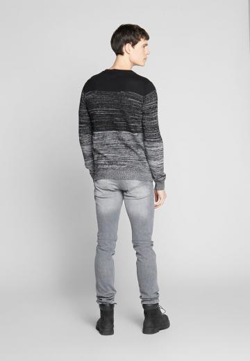 Узкие джинсы