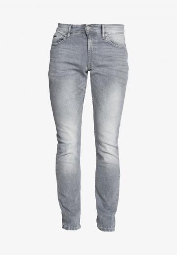 Узкие джинсы