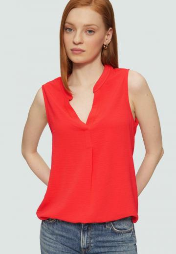 Блузка без рукавов