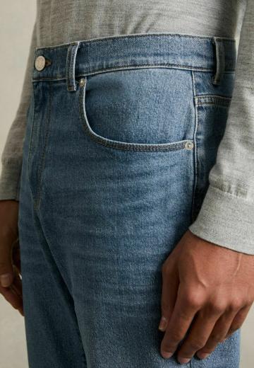 Прямые джинсы