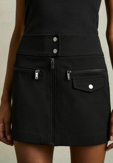 Юбка с накладными карманами