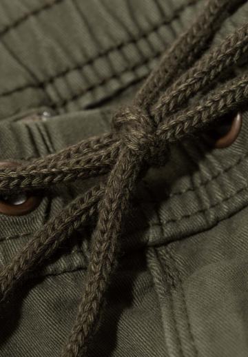 Брюки с накладными карманами