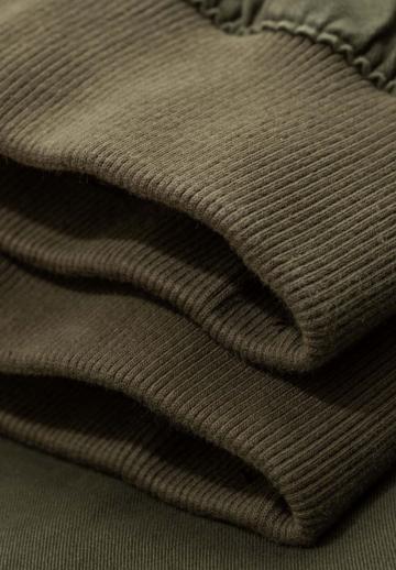 Брюки с накладными карманами