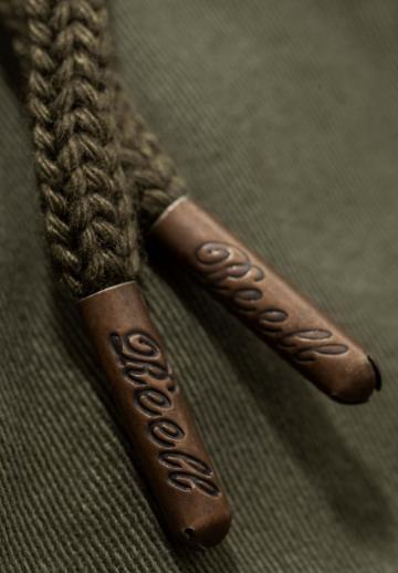 Брюки с накладными карманами