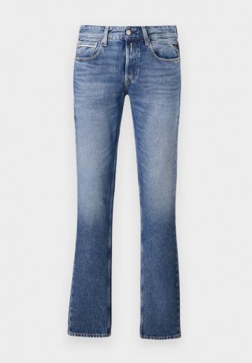 Прямые джинсы