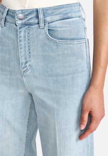 Короткие джинсы