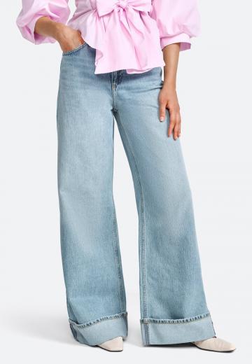 Клешеные джинсы